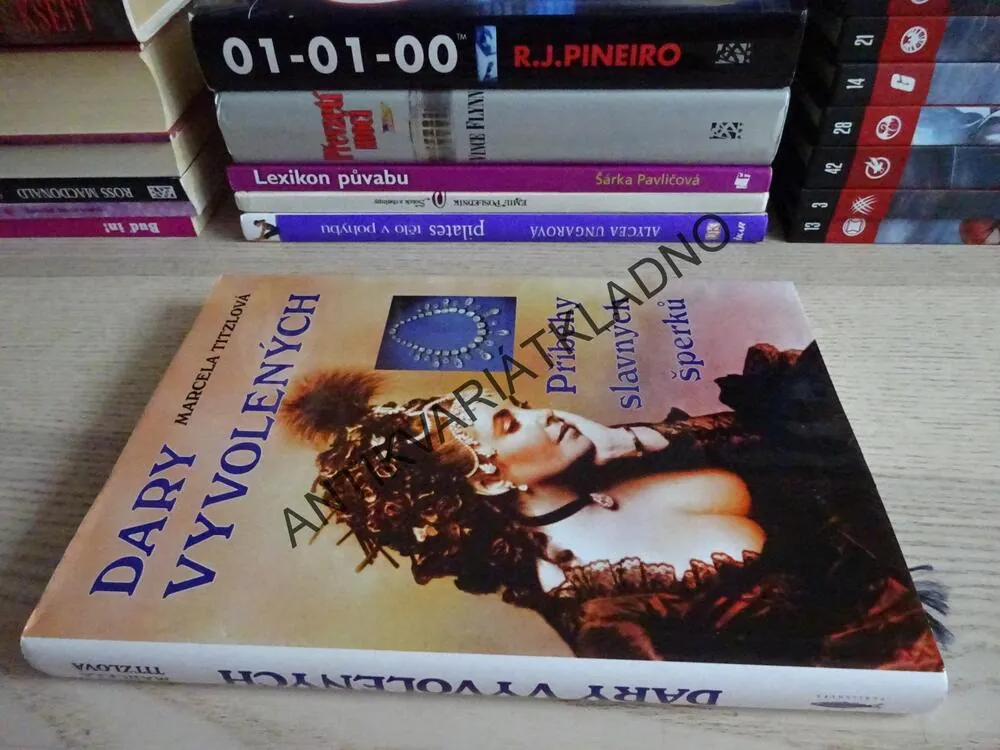 DARY VYVOLENÝCH, PŘÍBĚHY SLAVNÝCH ŠPERKŮ, **an