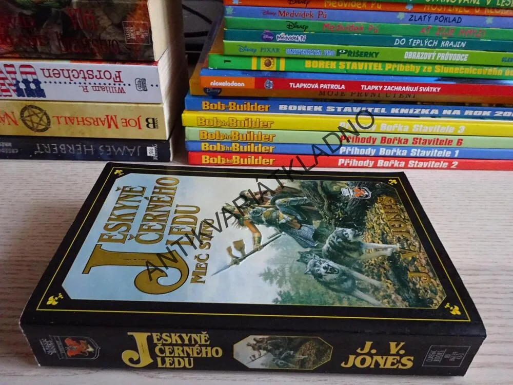 JESKYNĚ ČERNÉHO LEDU, MEČ STÍNŮ, J.V. JONES,,  **an