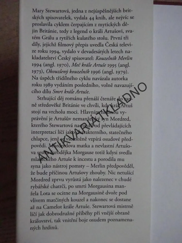 SMRT KRÁLE ARTUŠE, MARY STEWARTOVÁ, **an
