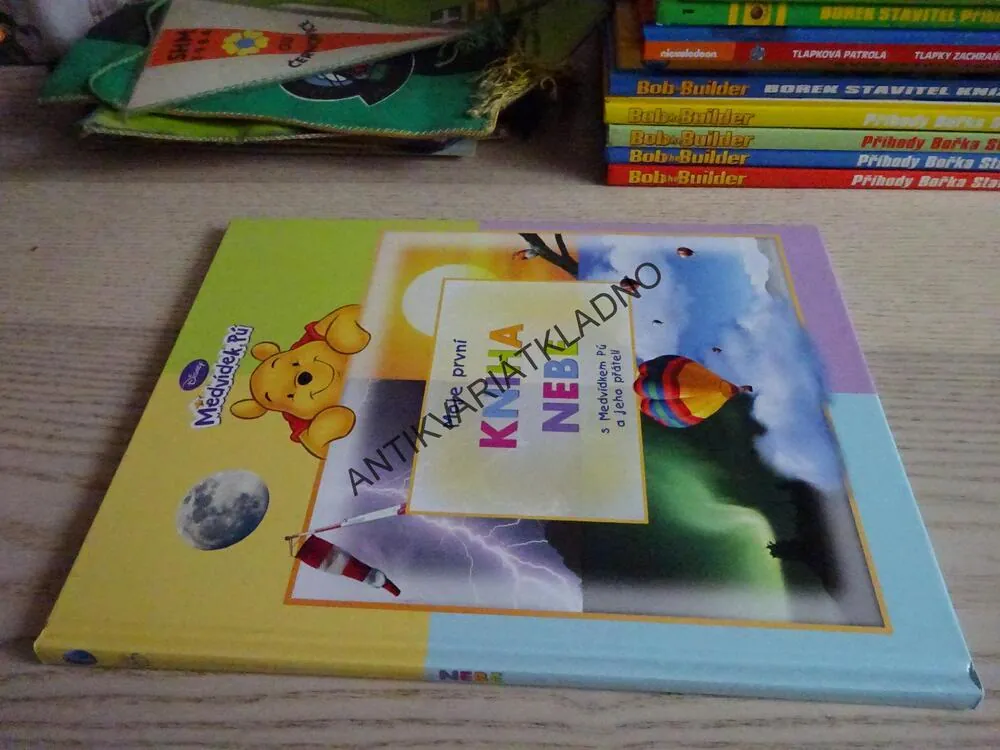 MOJE PRVNÍ KNIHA NEBE S MEDVÍDKEM PÚ A JEHO PŘÁTELI, MEDVÍDEK PÚ, WALT DISNEY, **an