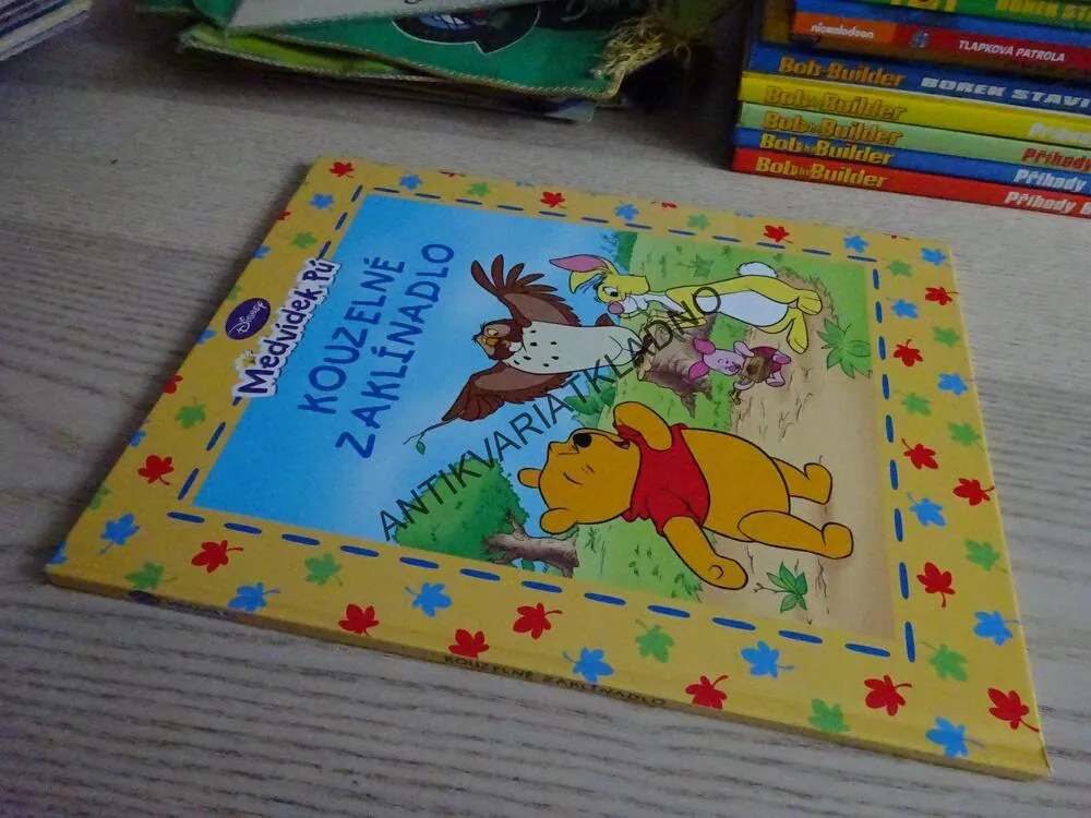 KOUZELNÉ ZAKLÍNADLO, MEDVÍDEK PÚ, WALT DISNEY, **an