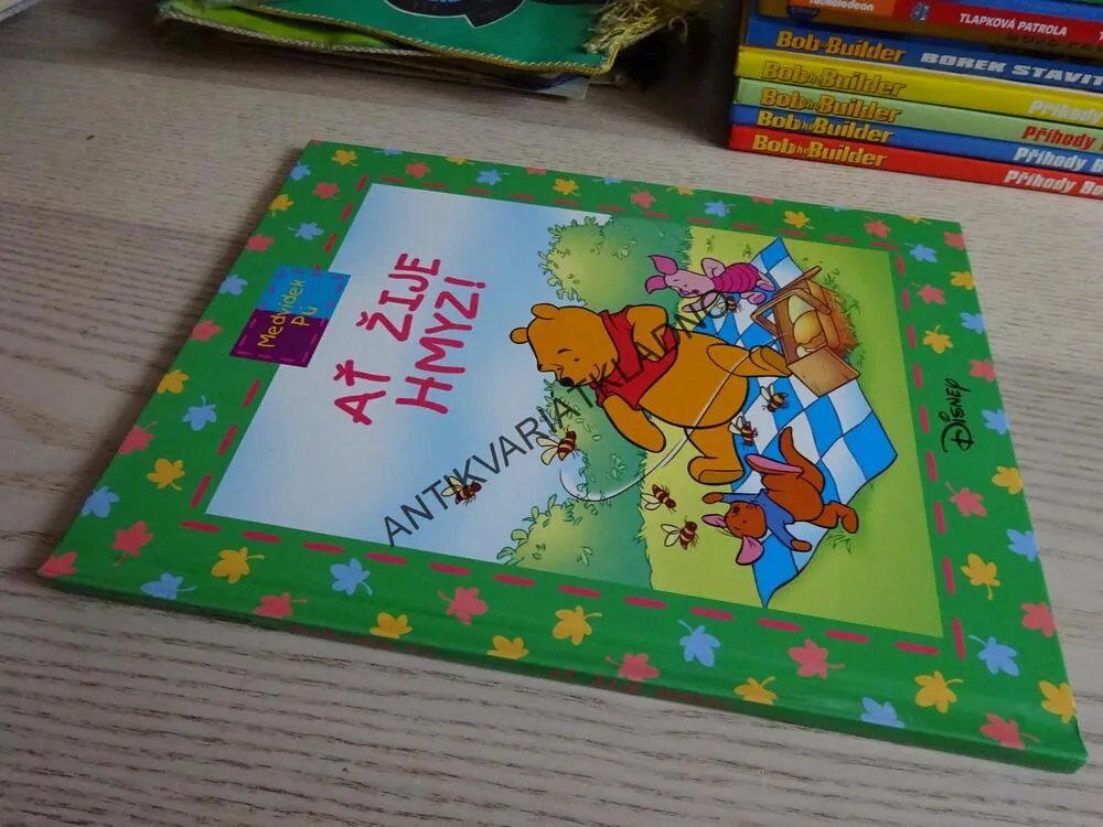 AŤ ŽIJE HMYZ!, MEDVÍDEK PÚ, WALT DISNEY, **an