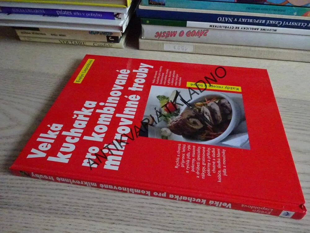 VELKÁ KUCHAŘKA PRO KOMBINOVANÉ MIKROVLNNÉ TROUBY, EVELYN LIEPOLDOVÁ, **an