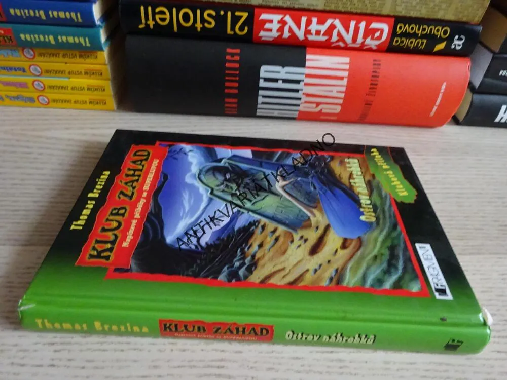 KLUB ZÁHAD, OSTROV NÁHROBKŮ, LUPA, THOMAS BREZINA, **an