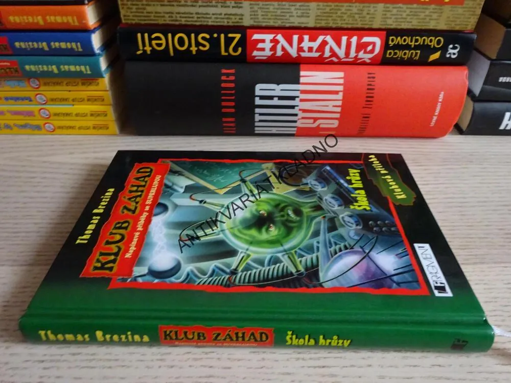 KLUB ZÁHAD, ŠKOLA HRŮZY, LUPA, THOMAS BREZINA, **an