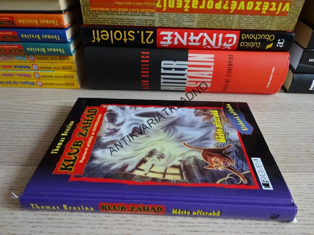 KLUB ZÁHAD, MĚSTO PŘÍZRAKŮ, LUPA, THOMAS BREZINA, **an