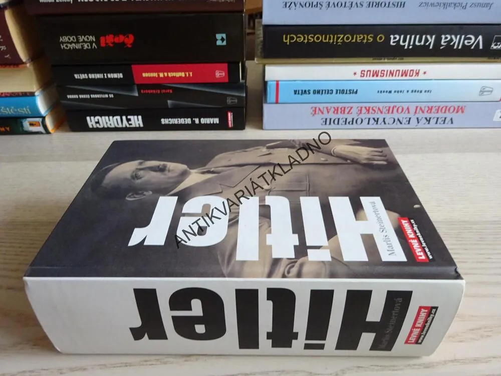 HITLER, MARLIS STEINERTOVÁ, **an