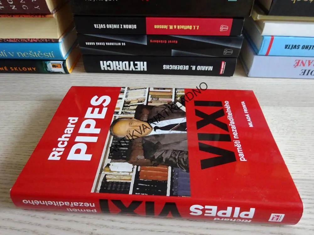 VIXI, PAMĚTI NAZAŘADITELNÉHO, RICHARD PIPES, **an