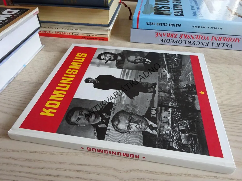 KOMUNISMUS, MARCELLO FLORES, **an