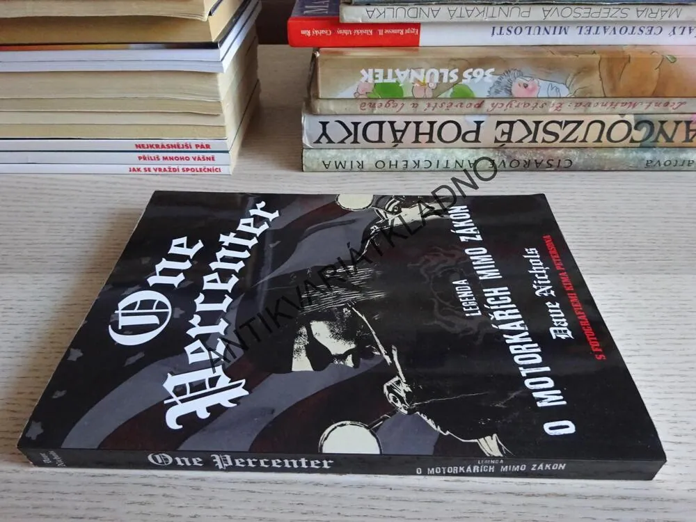 ONE PERCENTER, LEGENDA O MOTORKÁŘÍCH MIMO ZÁKON, DAVE NICHOLS, **an