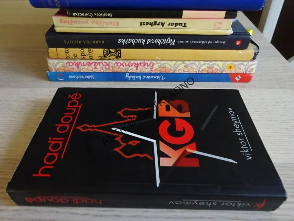 KGB, HADÍ DOUPĚ, VIKTOR SHEYMOV, **an