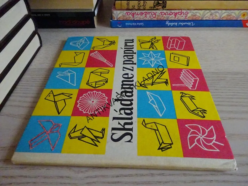 SKLÁDÁME Z PAPÍRU, **an