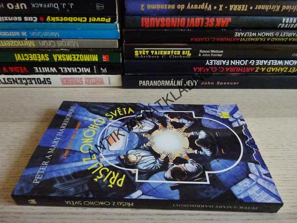 PŘIŠLI Z ONOHO SVĚTA, PETER A MARY HARRISONOVI, **an