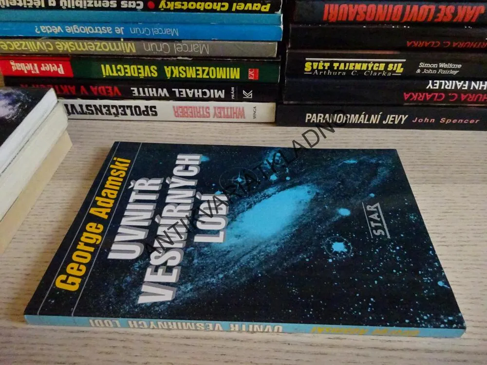 UVNITŘ VESMÍRNÝCH LODÍ, GEORGE ADAMSKI, **an