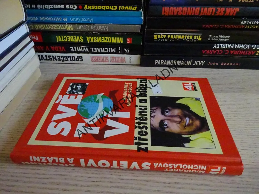 SVĚTOVÍ ZTŘEŠTĚNCI A BLÁZNI, MARGARET NICHOLASOVÁ, **an