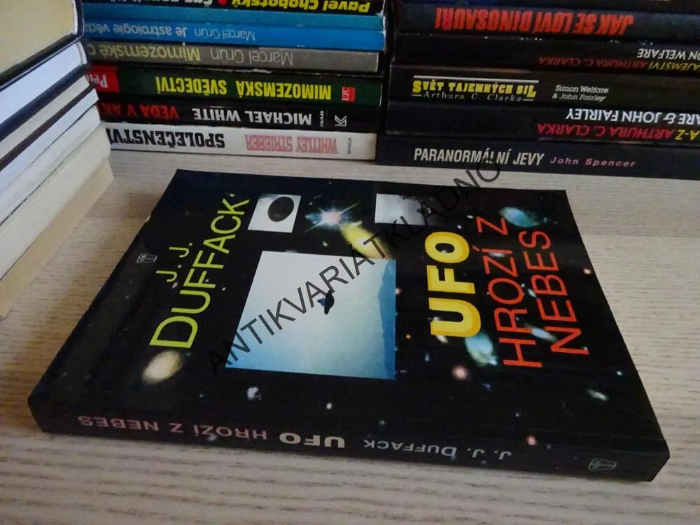 UFO HROZÍ Z NEBES, J. J. DUFFACK, **an