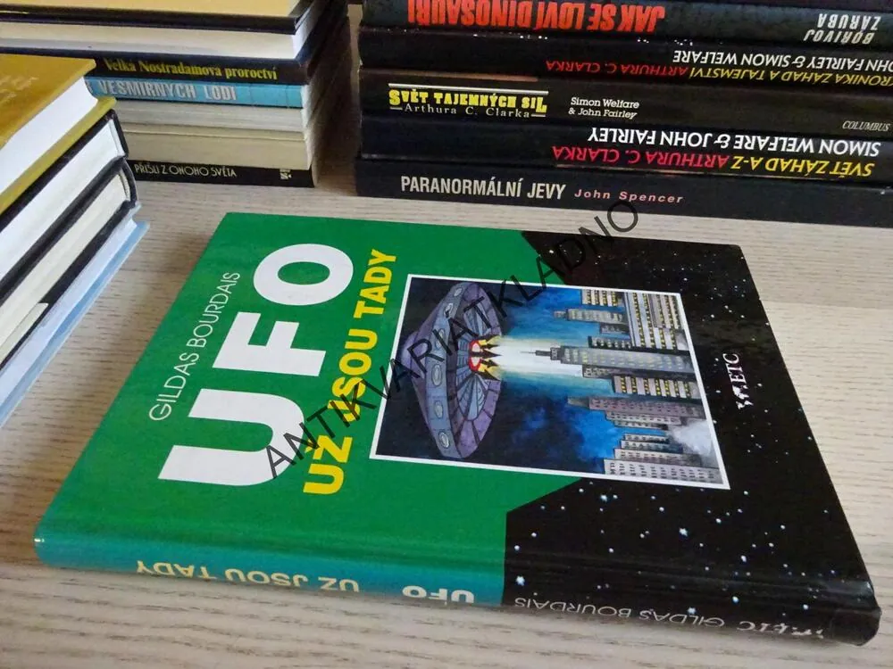 UFO UŽ JSOU TADY, GILDAS BOURDAIS, **an