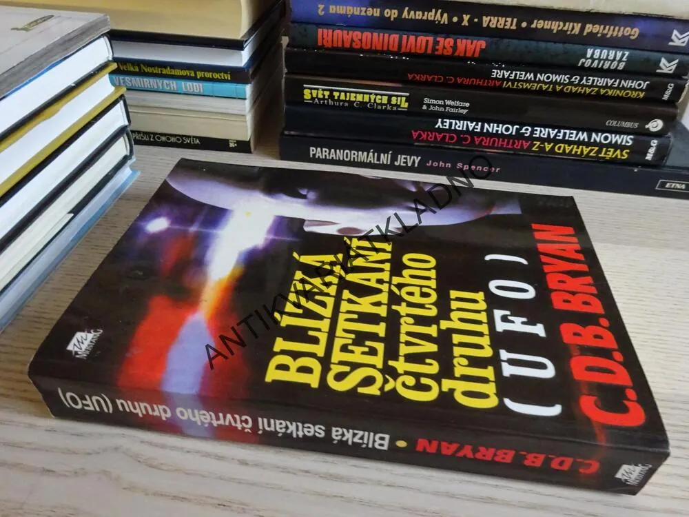 BLÍZKÁ SETKÁNÍ ČTVRTÉHO DRUHU (UFO), C. D. B. BRYAN, **an