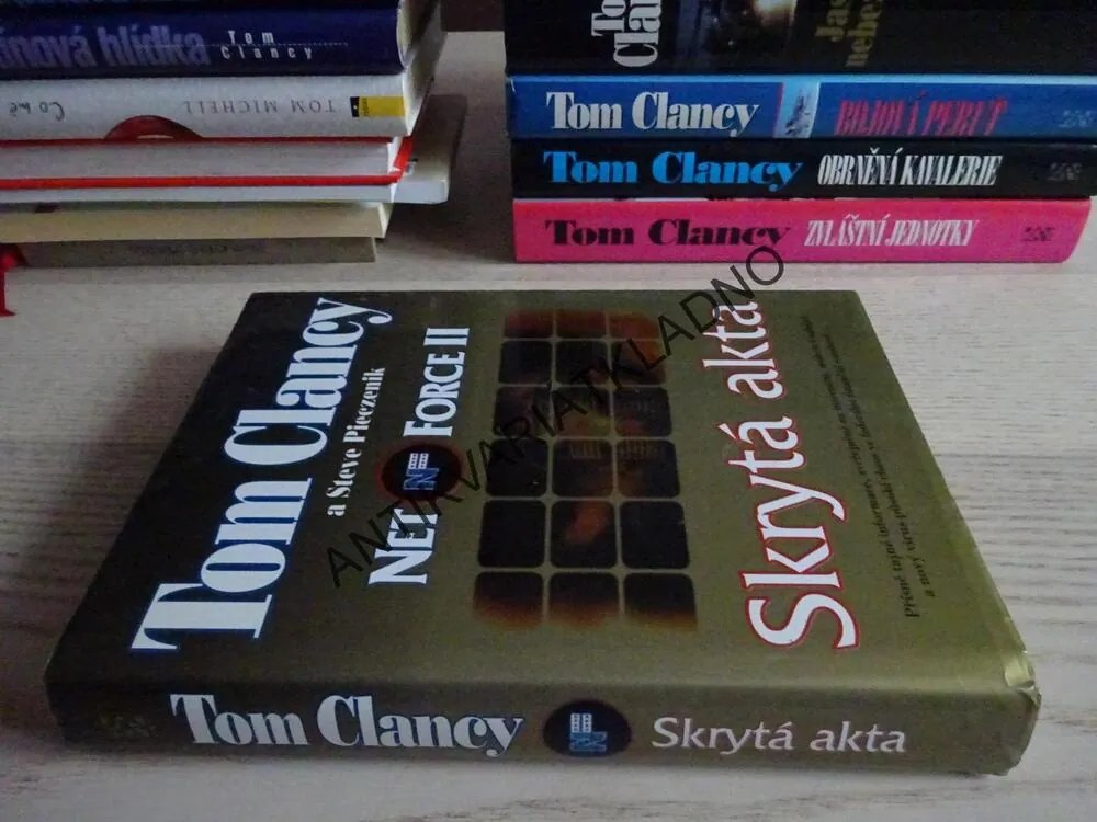 SKRYTÁ AKTA, TOM CLANCY, **an