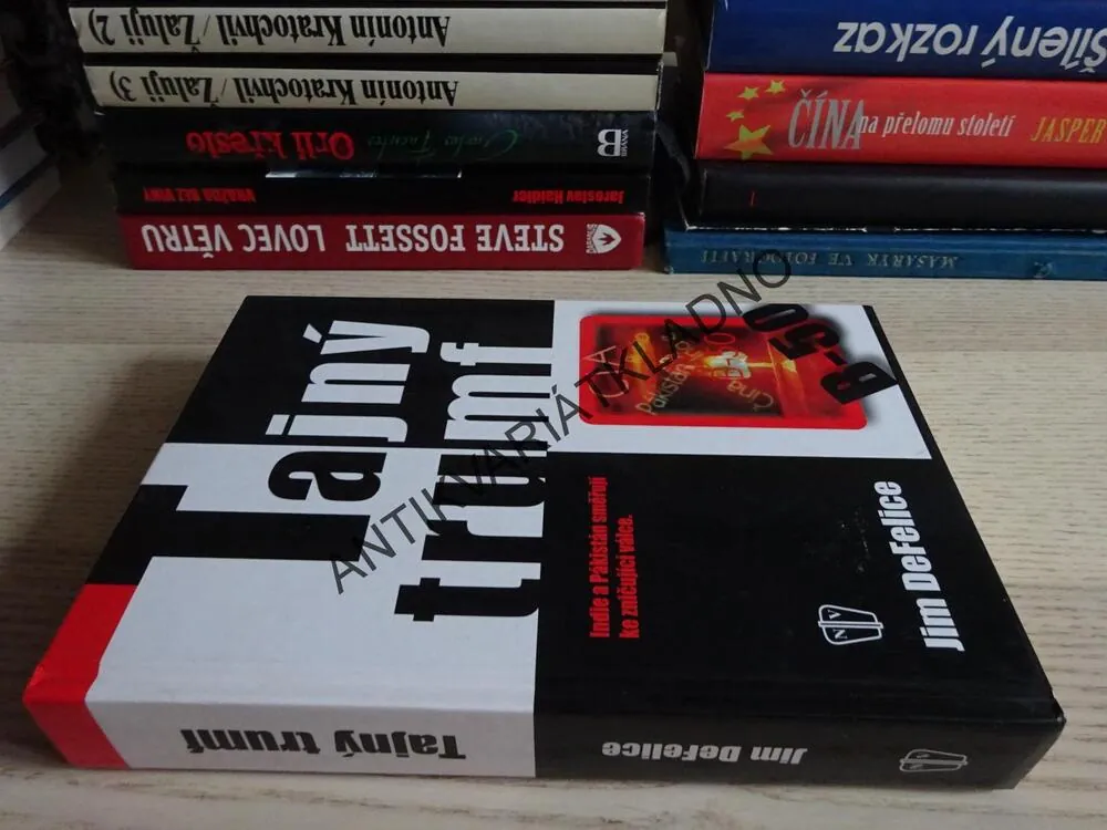 TAJNÝ TRUMF, JIM DEFELICE, **an