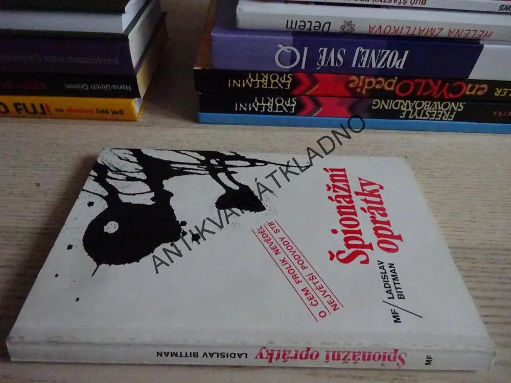 ŠPIONÁŽNÍ OPRÁTKY, LADISLAV BITTMAN, **an