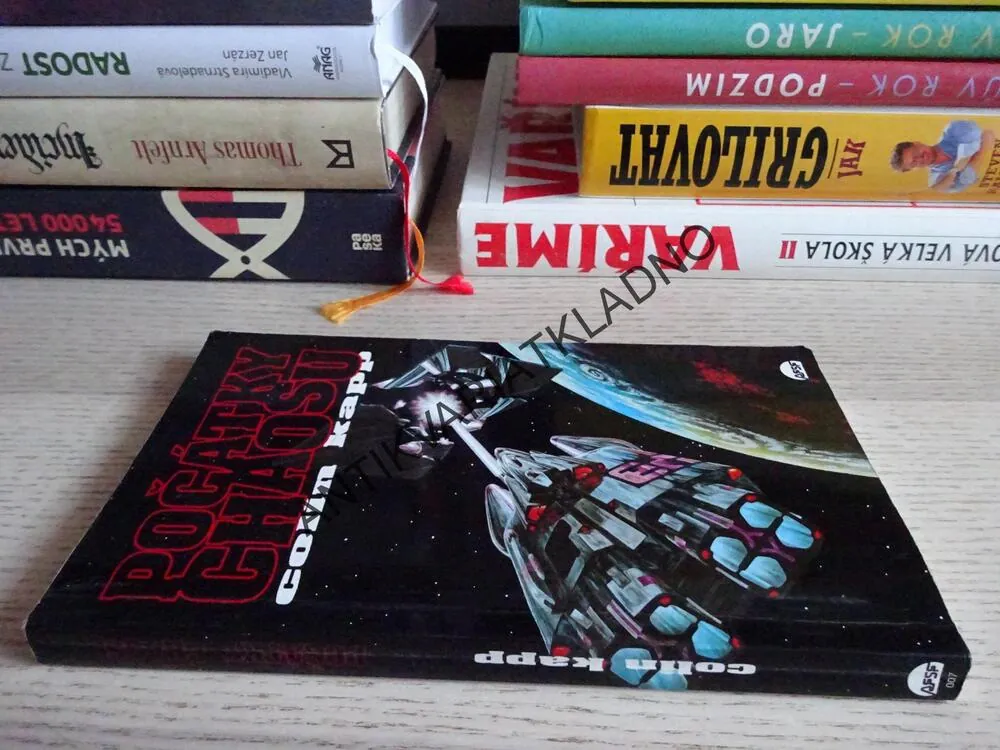 POČÁTKY CHAOSU, COLIN KAPP, **an