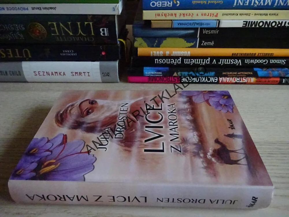 LVICE Z MAROKA, JULIA DROSTEN, **an