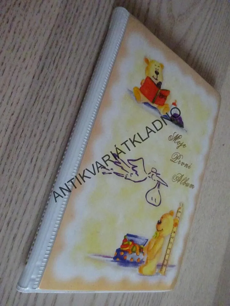 MOJE PRVNÍ ALBUM NA FOTOGRAFIE 10X15 CM, NA 72 FOTOGRAFIÍ + 13X18 4 FOTO