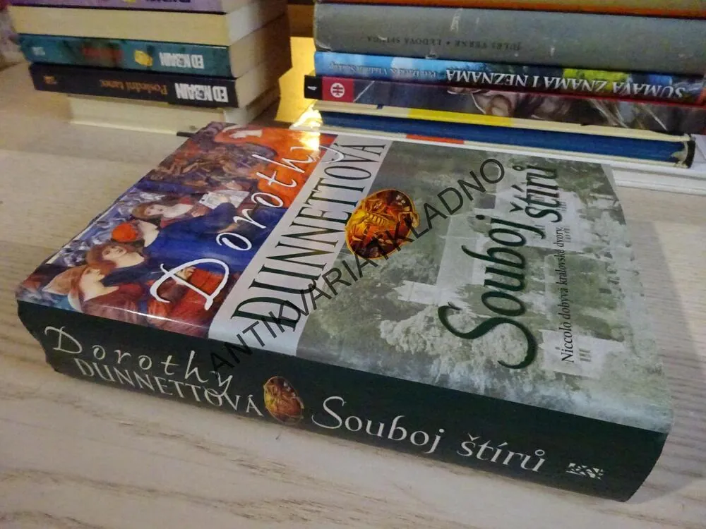 SOUBOJ ŠTÍRŮ, DOROTHY DUNNETTOVÁ, **an