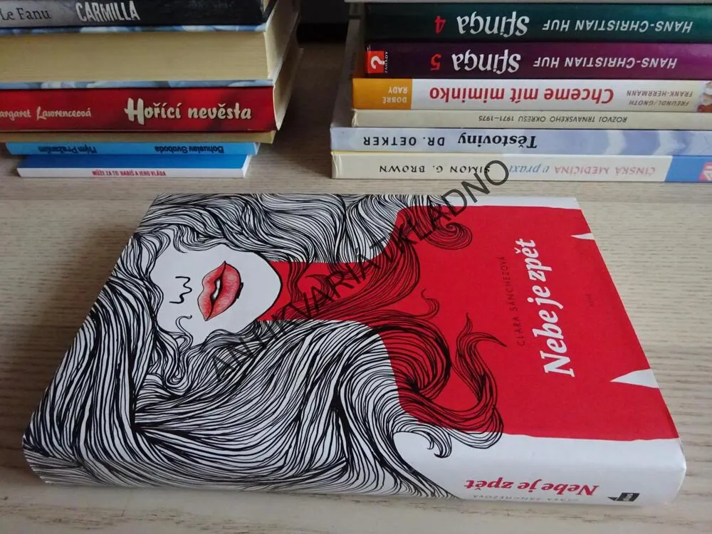 NEBE JE ZPĚT, CLARA SÁNCHEZOVÁ, **an