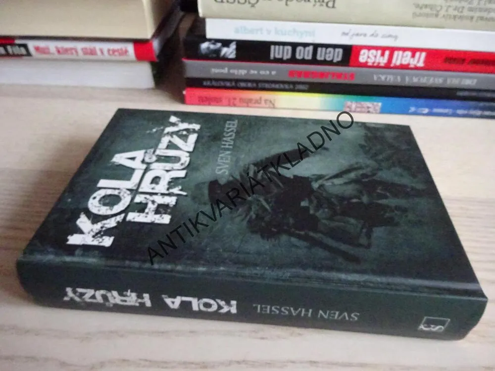 KOLA HRŮZY, SVEN HASSEL, **an