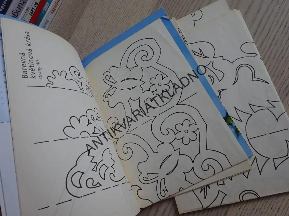 FILIGRÁNOVÉ DEKORACE, **an