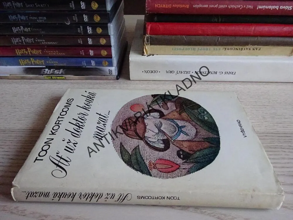 AŤ UŽ DOKTOR KOUKÁ MAZAT..., TOON KORTOOMS, **an