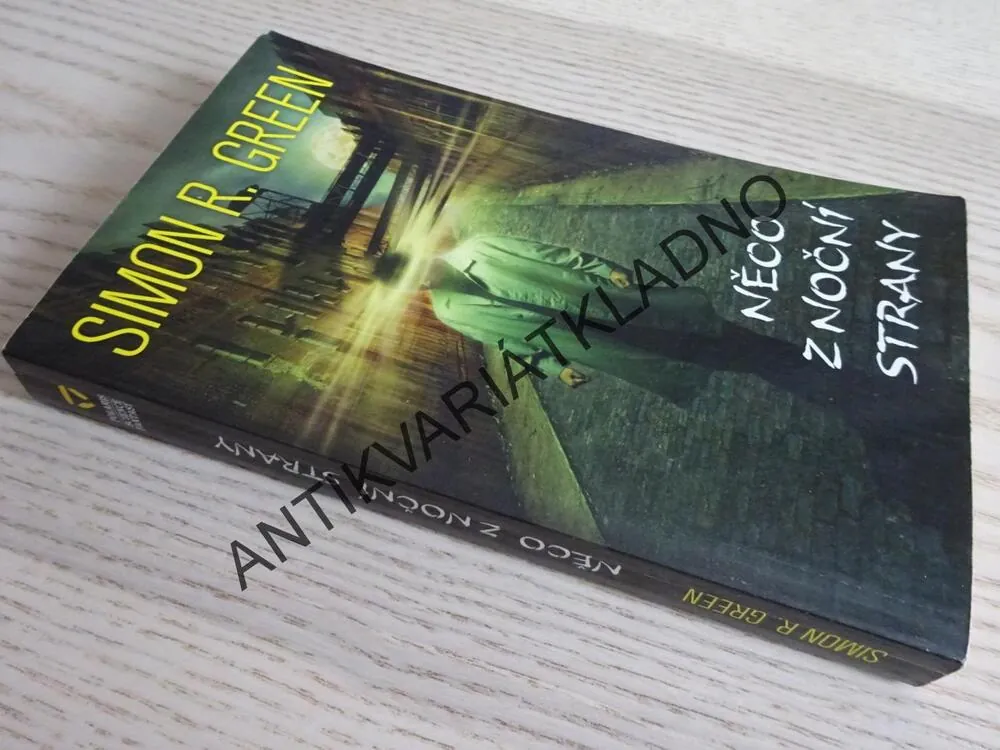 NĚCO Z NOČNÍ STRANY, SIMON R. GREEN,