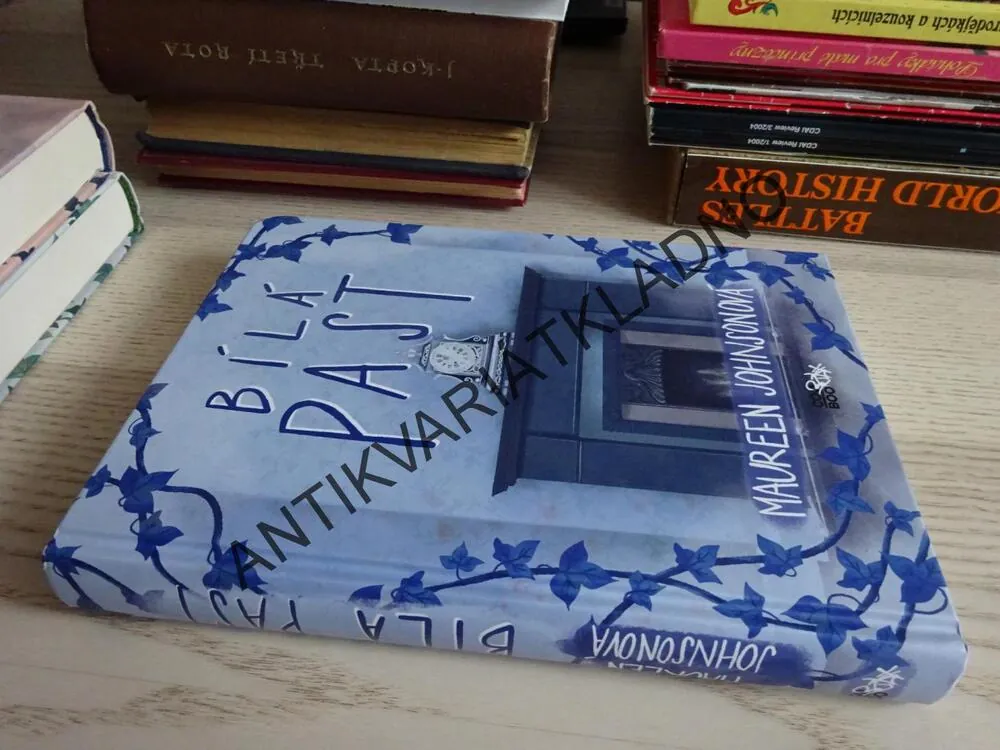 BÍLÁ PAST, MAUREEN JOHNSONOVÁ, **an