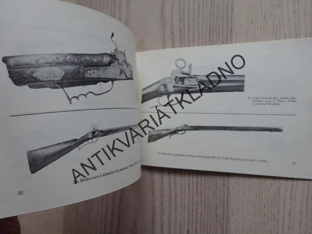 LOVECKÉ ZBRANĚ NA STÁTNÍM ZÁMKU HLUBOKÁ NAD VLTAVOU