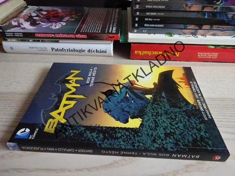 BATMAN, ROK NULA - TEMNÉ MĚSTO, KOMIKS DC COMICS, **an