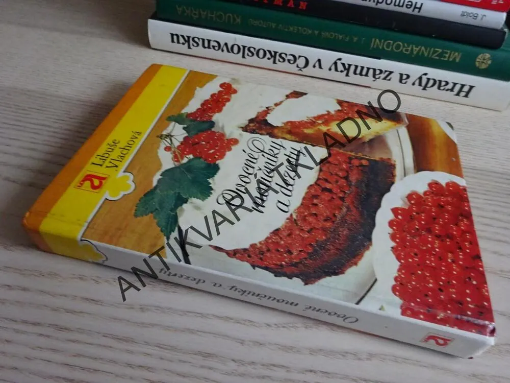 OVOCNÉ MOUČNÍKY A DEZERTY, LIBUŠE VLACHOVÁ, **an