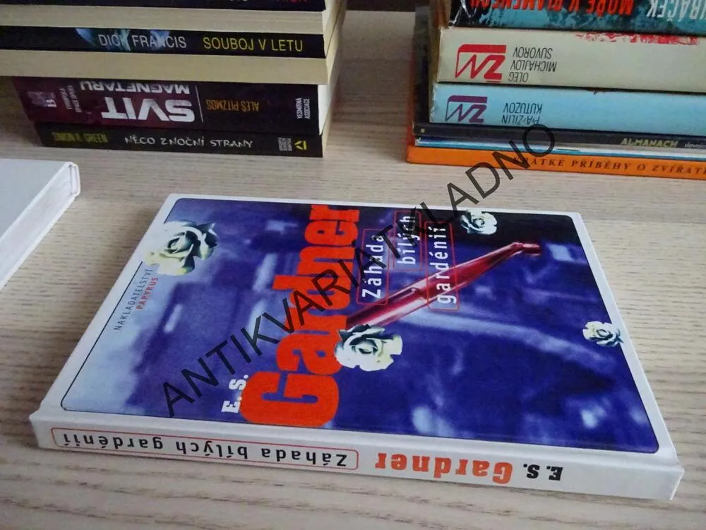 ZÁHADA BÍLÝCH GARDÉNIÍ, ERLE STANLEY GARDNER, **an