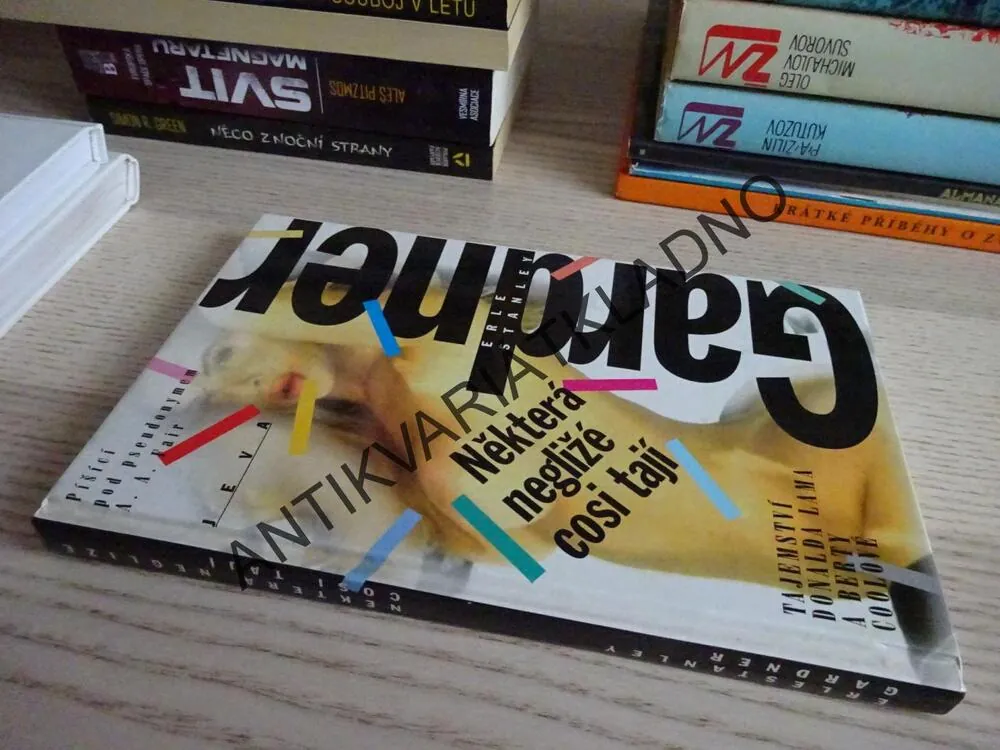 NĚKTERÁ NEGLIŽÉ COSI TAJÍ, ERLE STANLEY GARDNER, **an
