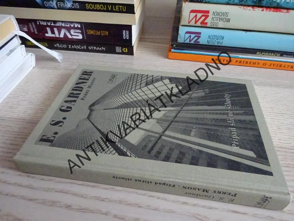 PŘÍPAD SLIČNÉ SILUETY, ERLE STANLEY GARDNER, **an