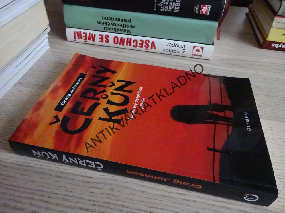 ČERNÝ KŮŇ, CRAIG JOHNSON, **an