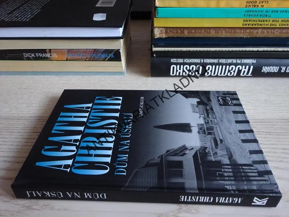 DŮM NA ÚSKALÍ, AGATHA CHRISTIE, **an