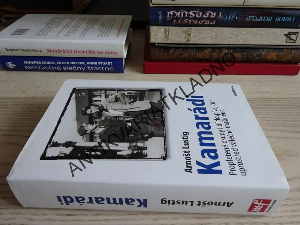 KAMARÁDI, ARNOŠT LUSTIG, **an