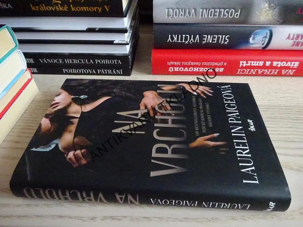 NA VRCHOLU, LAURELIN PAIGEOVÁ, EROTIKA, **an