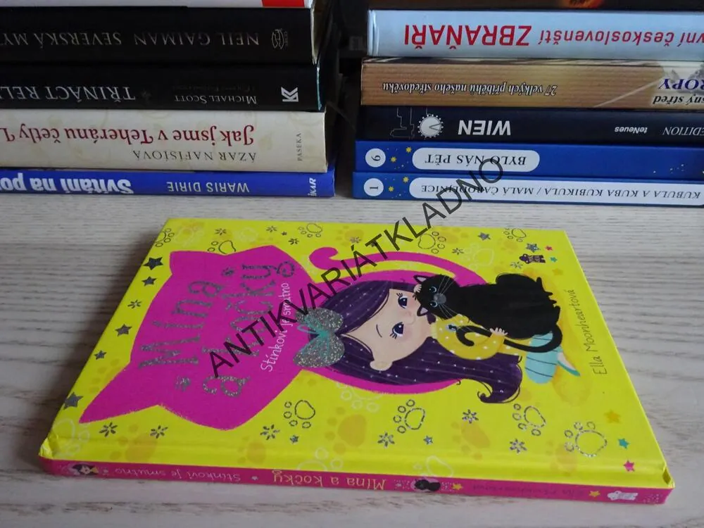 MÍNA A KOČKY, STÍNKOVI JE SMUTNO, ELLY MOONHEARTOVÁ, **an