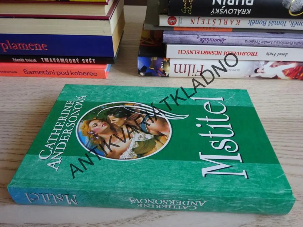 MSTITEL, CATHERINE ANDERSONOVÁ, **an