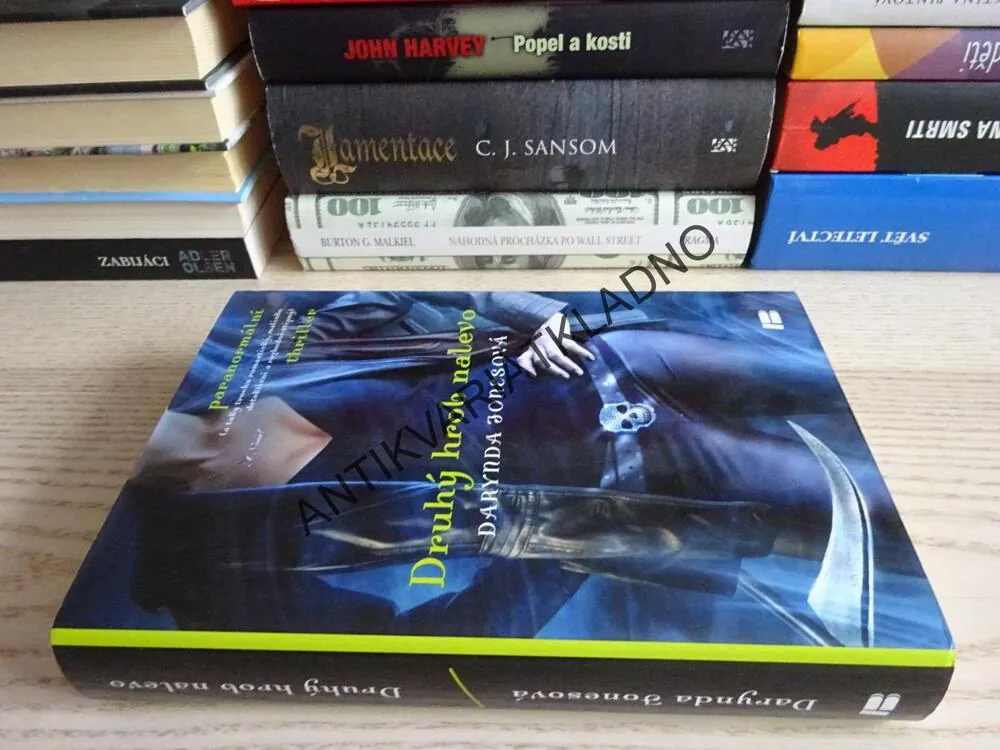 DRUHÝ HROB NALEVO, DARYNDA JONESOVÁ, **an