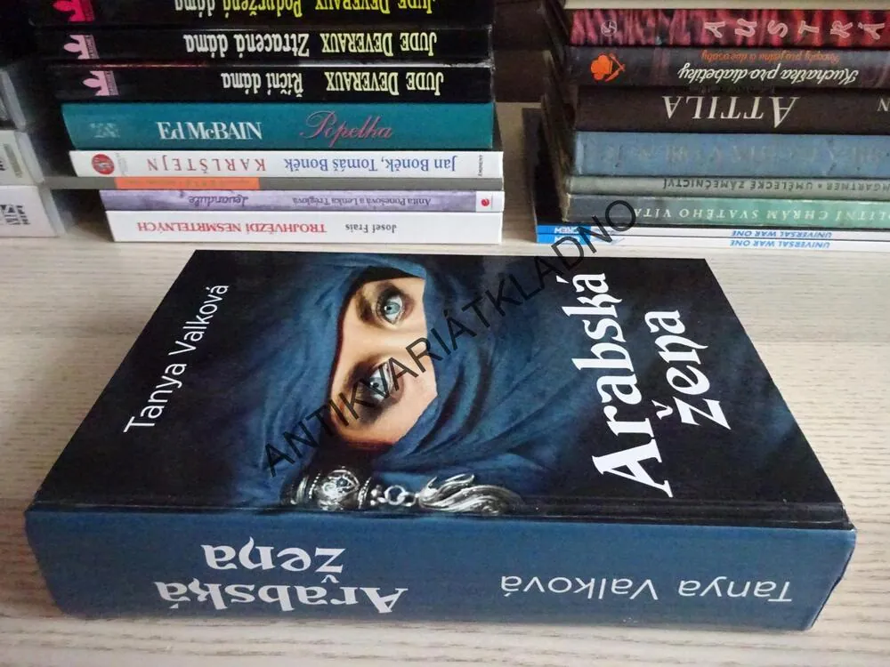 ARABSKÁ ŽENA, TANYA VALKOVÁ, **an