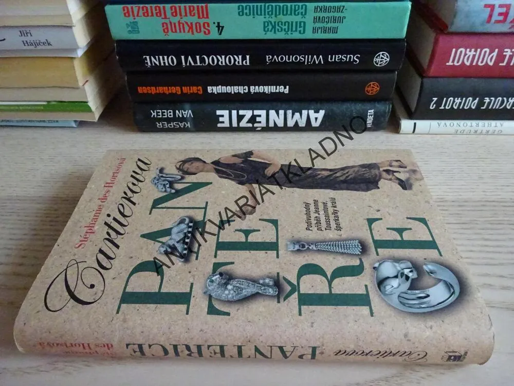 CARTIEROVA PANTEŘICE, STÉPHANIE DES HOSRTSOVÁ, **an